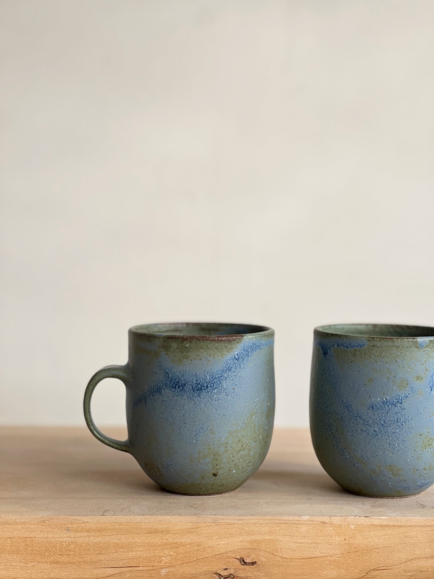 Mug- Coral Blue Round