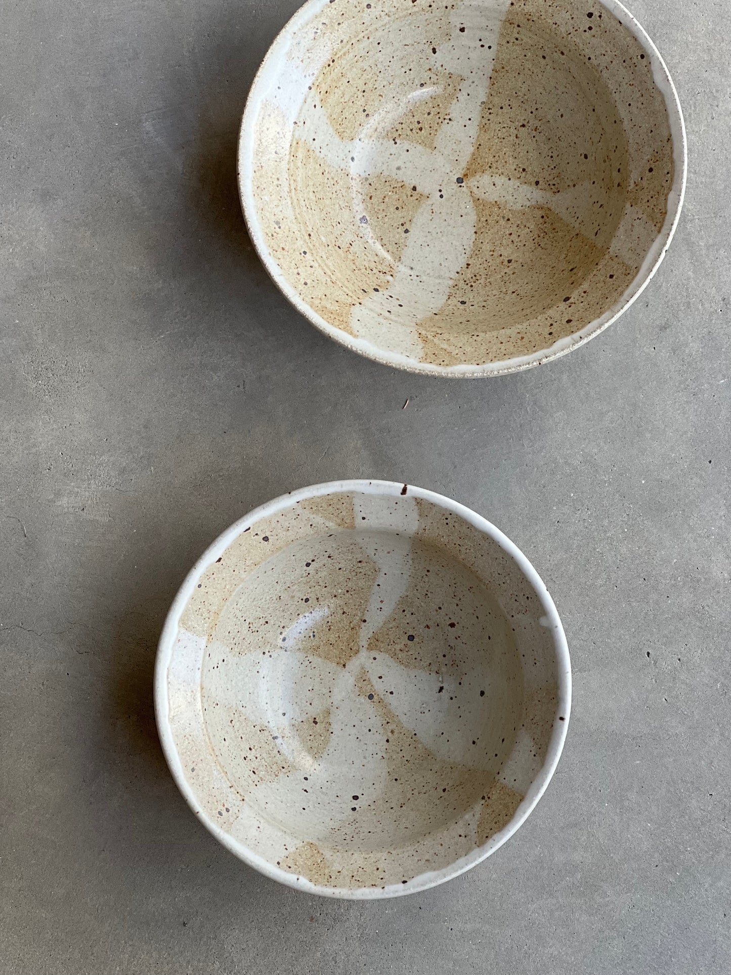 Rimmed Serving Bowl
