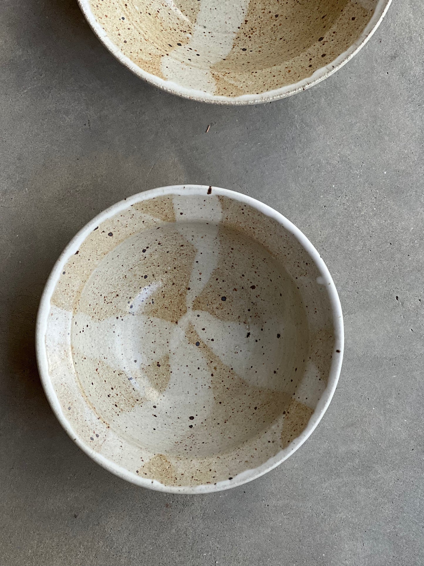 Rimmed Serving Bowl